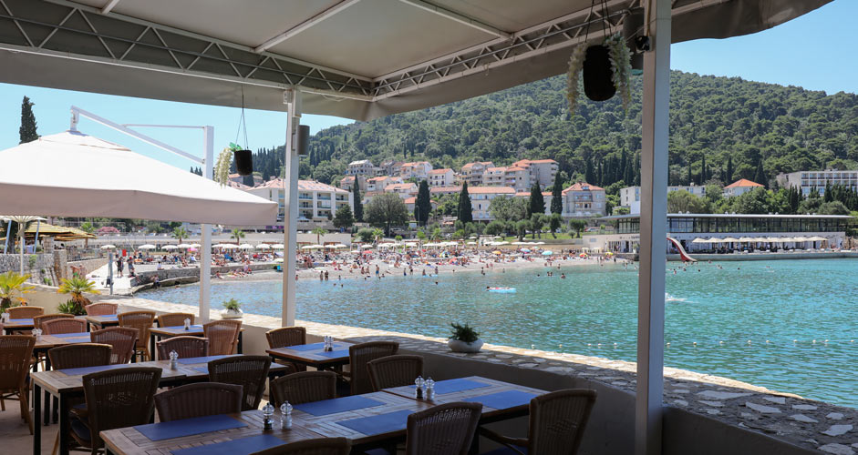 Lapad beach and restaurants