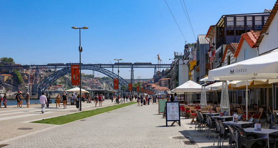 The promenade in Vila Nova de Gaia