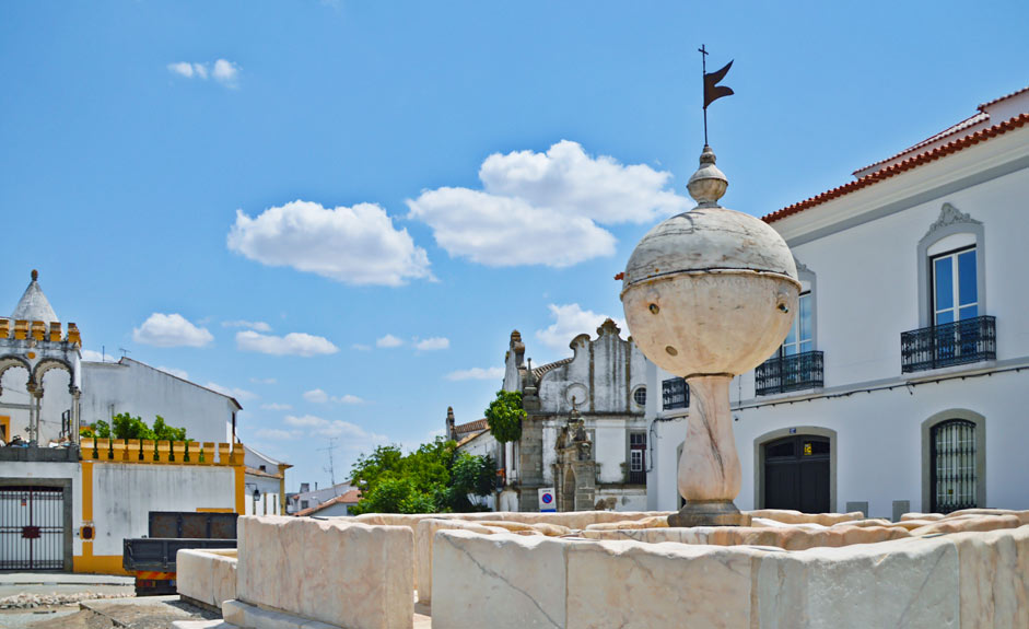 Porta de Moura square